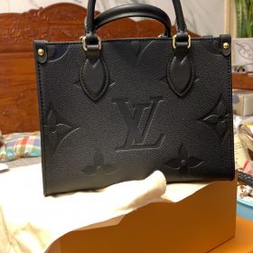 Louis Vuitton M45653 Onthego PM Material Monogram Empreinte Leather photo review