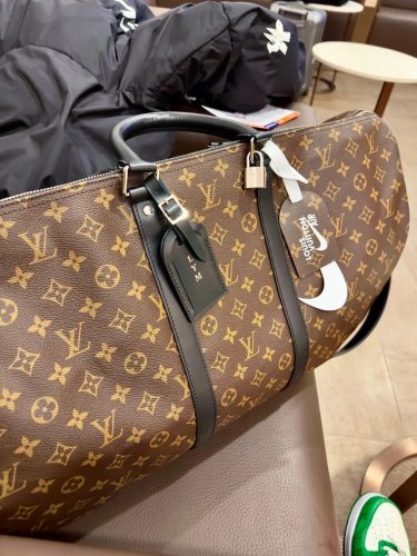 Louis Vuitton Keepall Bandouliere 55 Black M56714 photo review