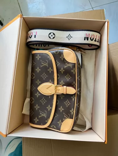 Louis Vuitton M45985 Diane Black photo review